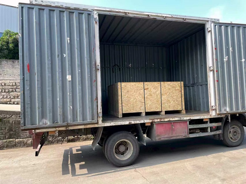 Salpare contro i venti contrari! PRO MOLD spedisce con successo stampi per cordoli curvi ad alta complessità in Arabia Saudita
