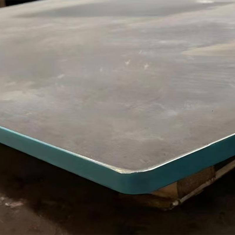 Pallet in mattoni con blocchi di acciaio